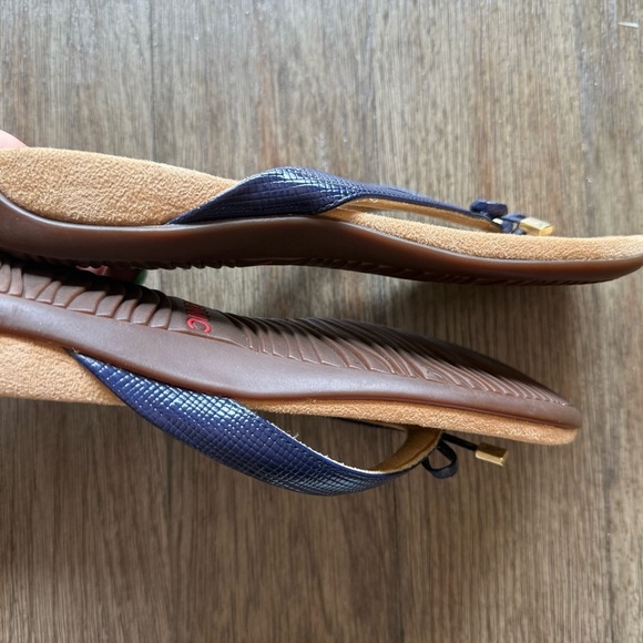 Vionic navy blue flip flops - Picture 5 of 5